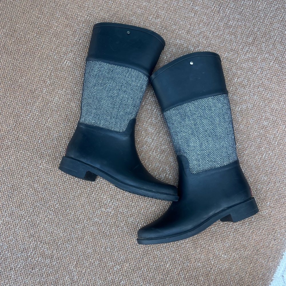 Chooka Women's Black and Gray‎ Herringbone Boots